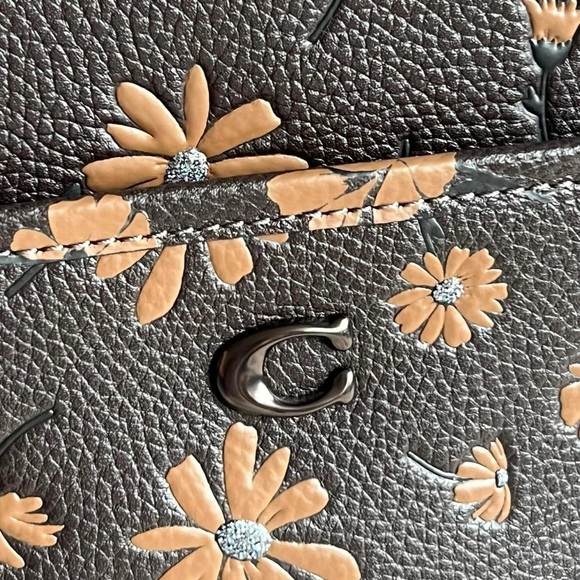 💰SOLD - CF332 - Coach Kitt Messenger Crossbody with Floral Print - Picture 4 of 11